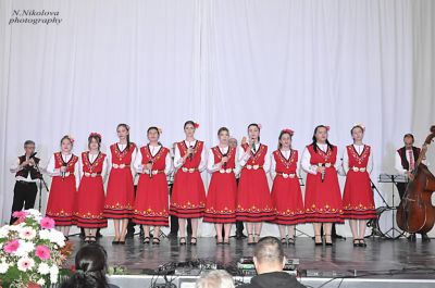 Ансамбъл за народни песни и танци "Силистра" 7